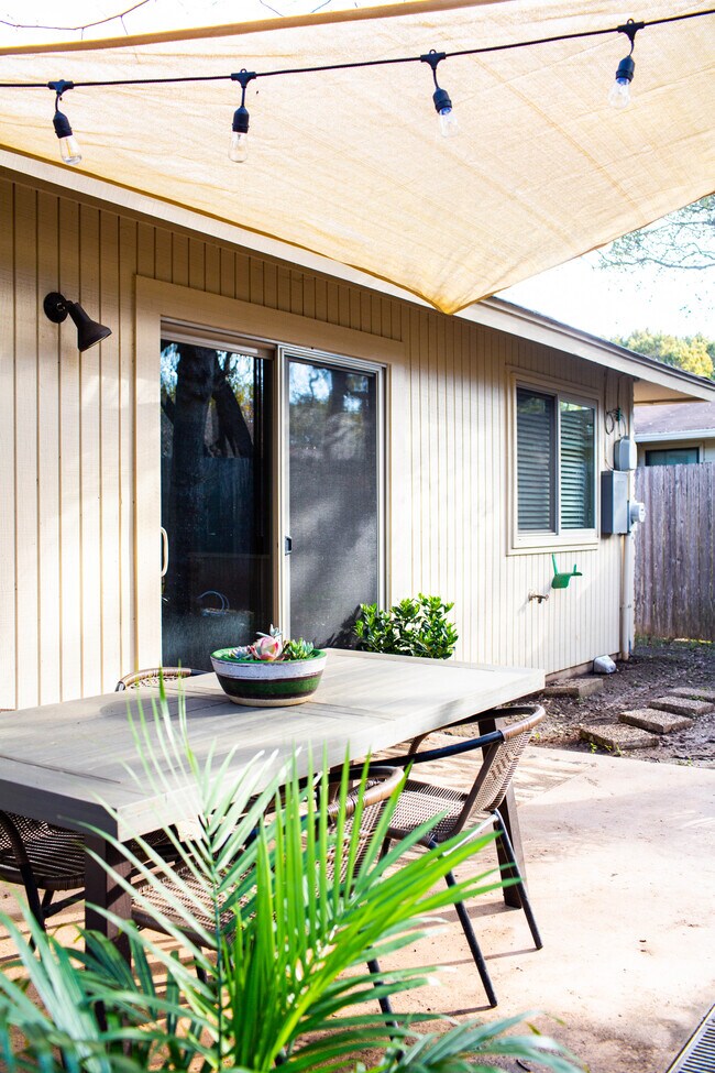Building Photo - 4204 Sendero Dr