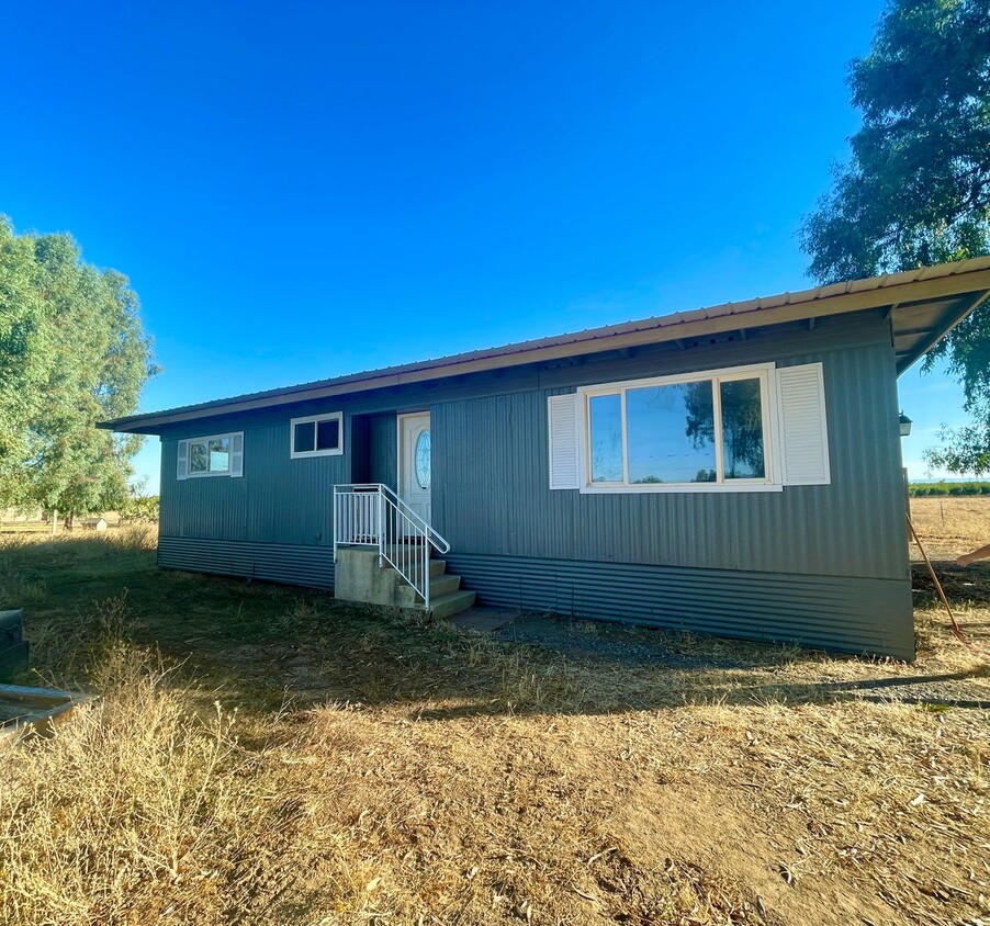 Primary Photo - Beautiful New 3/2 Horse Property