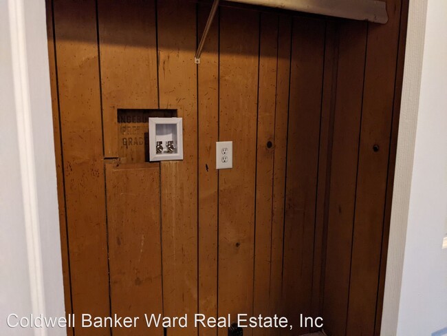 Building Photo - 3 br, 1 bath House - 1946 Outer Dr