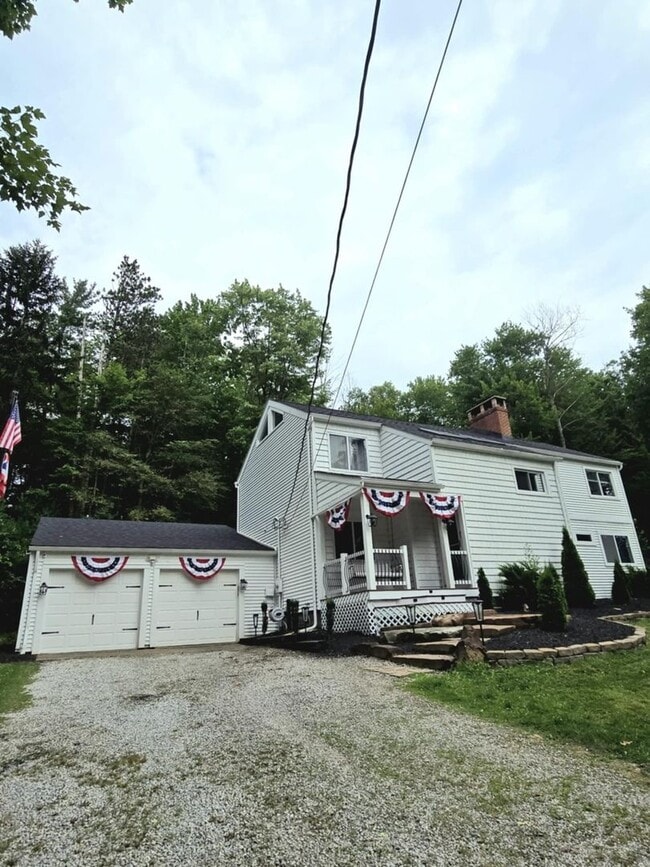 Building Photo - Spacious 4BR House in Chagrin Falls