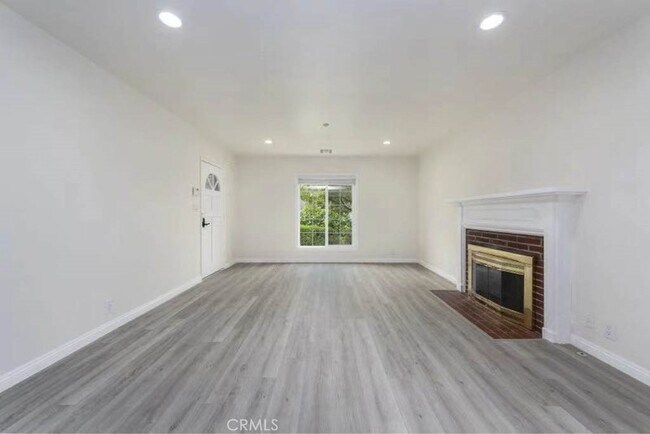 Foto del edificio - 506 San Luis Rey Rd