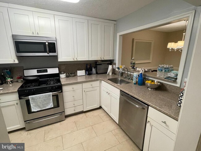 Building Photo - 7752 Willow Point Dr