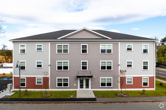 Building Photo - Goodall Place