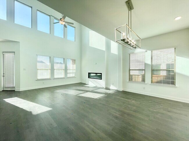 Foto del edificio - 16643 Chadwell Dr