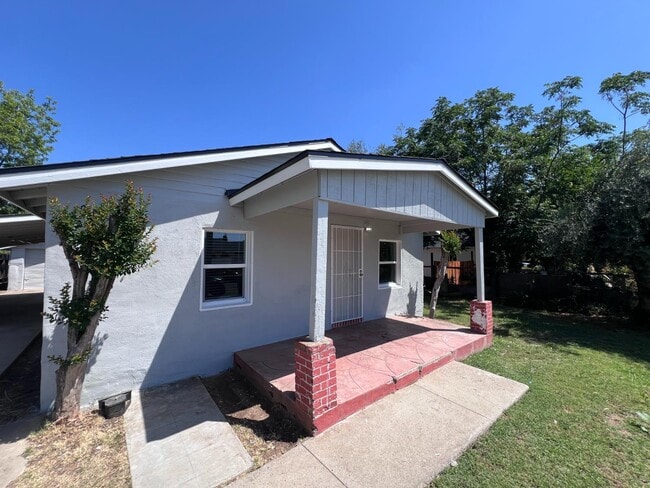 Building Photo - 230 W Pinedale Ave