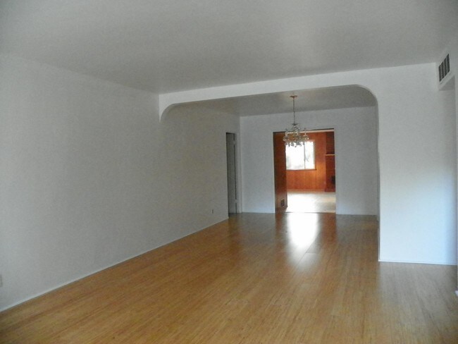 Foto del edificio - 2103 Vermont St NE