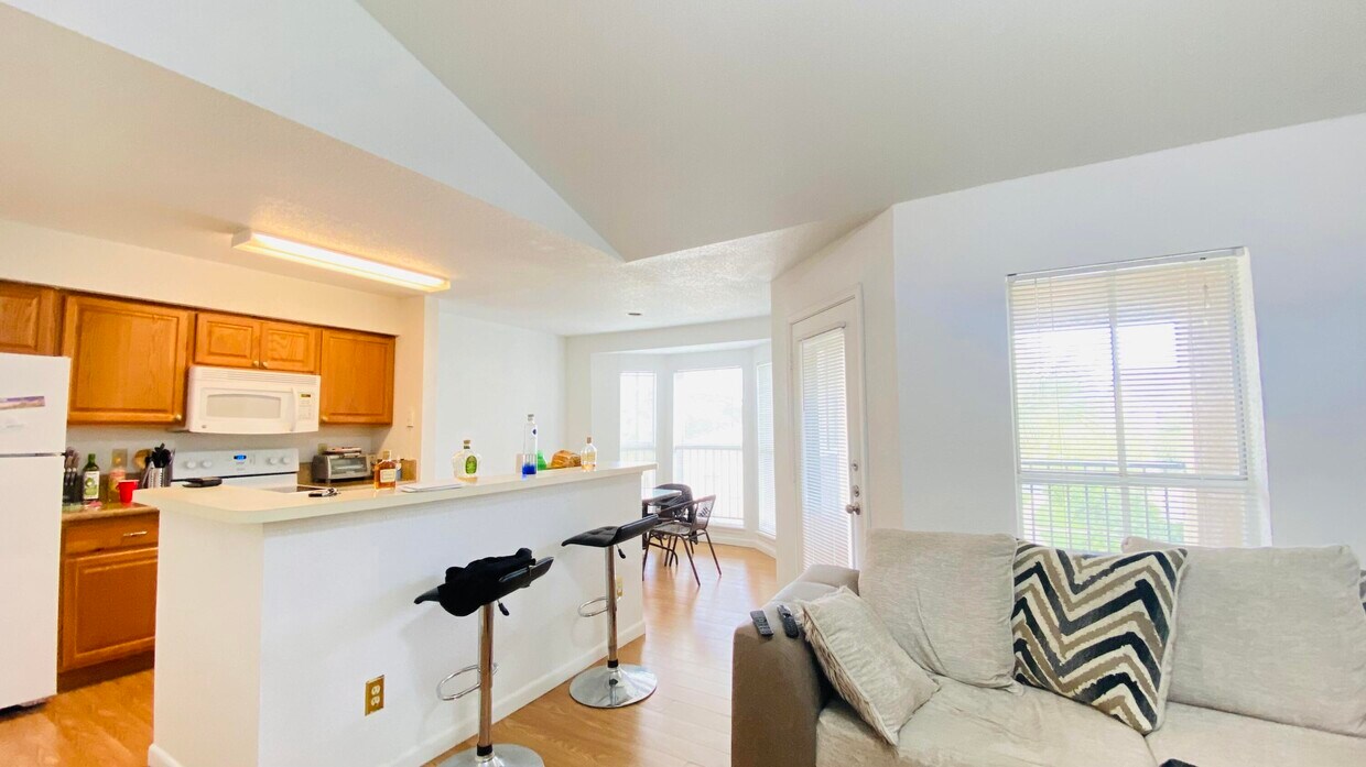 Foto principal - 977 Riverside Dr