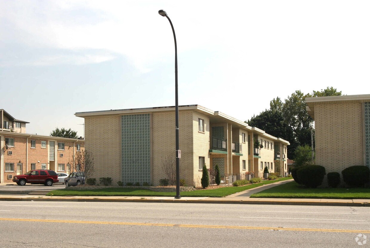 Primary Photo - 4615-4627 W 95th St
