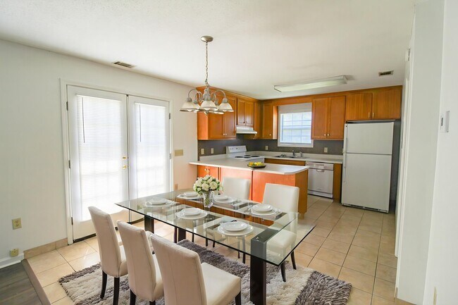 Foto del edificio - 824 Shaw Rd