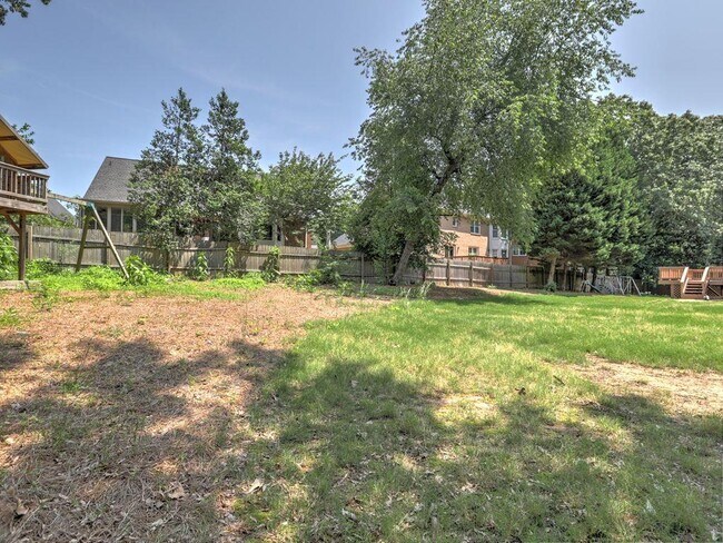 Building Photo - 3237 Waldwick Way SE
