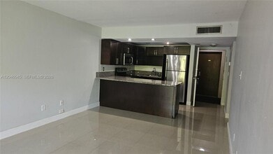 Building Photo - 14311 N Kendall Dr