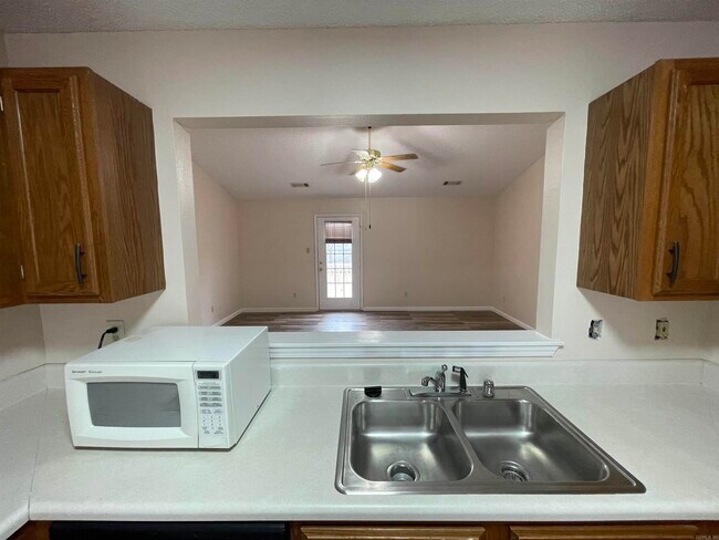 Building Photo - 2918 Forest Dr