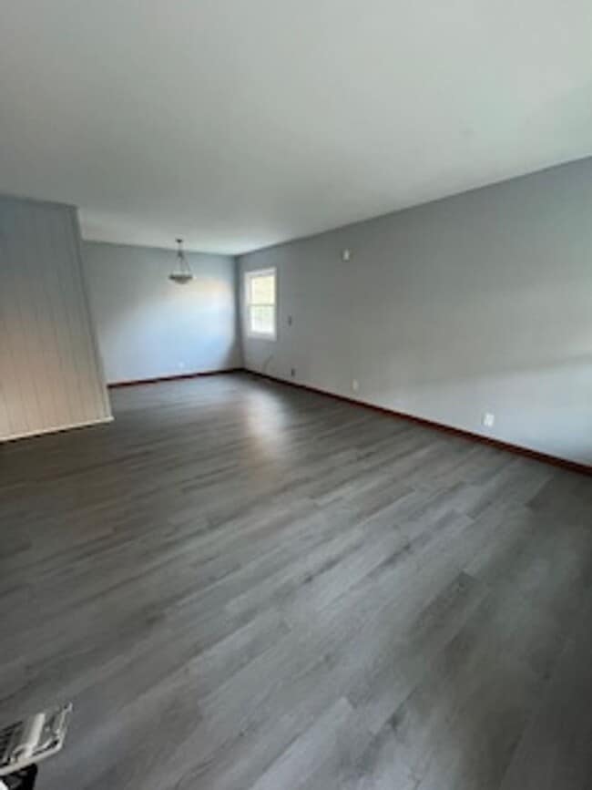 Building Photo - 3 Bedroom House for Rent