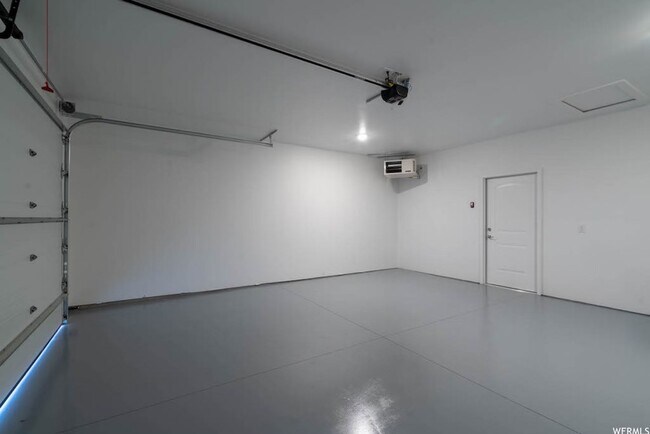 Building Photo - 1838 300 S