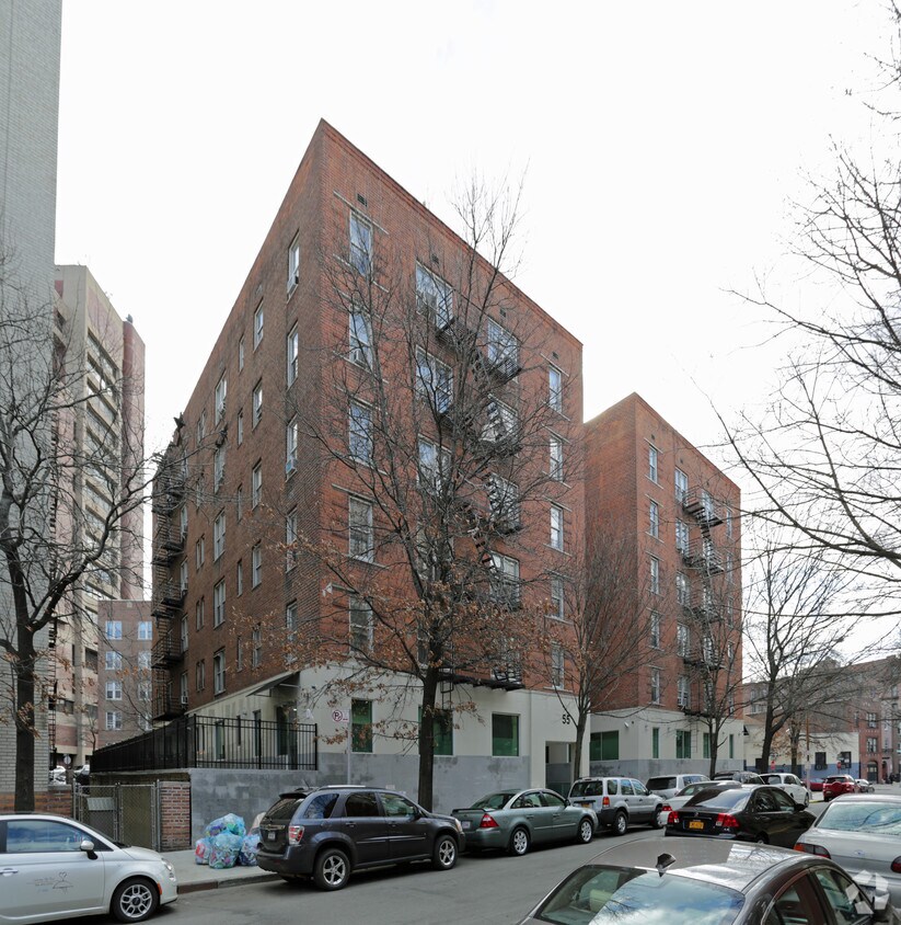 Foto principal - 55 E 208th St
