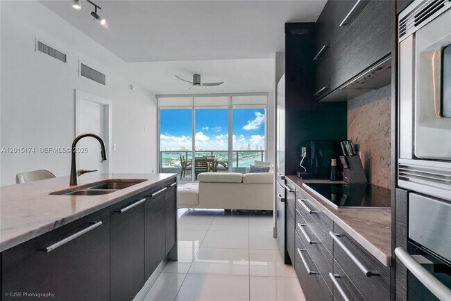 Foto del edificio - 900 Biscayne Blvd