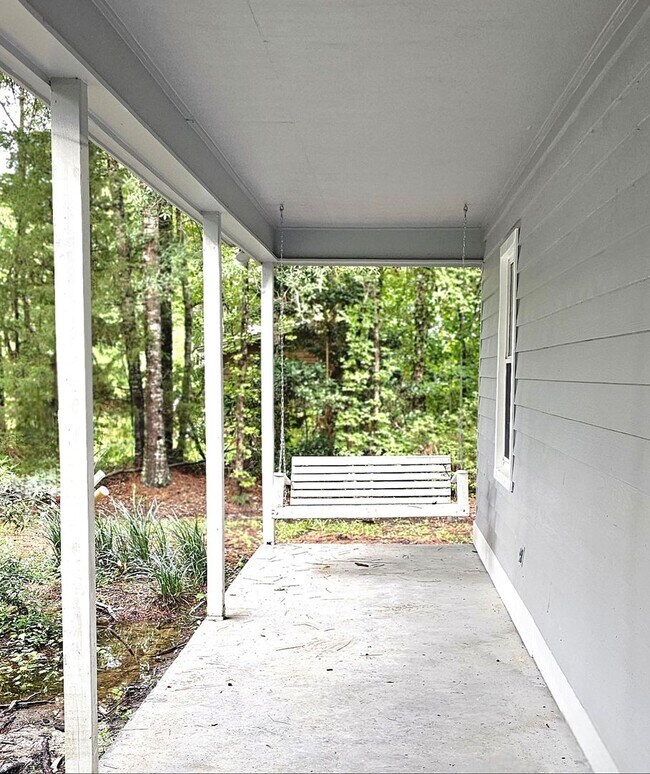 Building Photo - Charming 3-Bedroom Home on Spacious ¾ Acre...