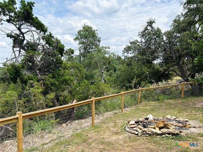 Foto del edificio - 156 Misty Hills Dr