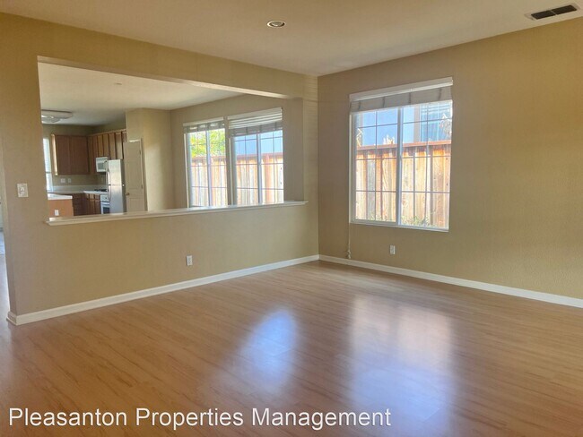 Foto del edificio - 3 br, 2 bath House - 31 Lily Ct.
