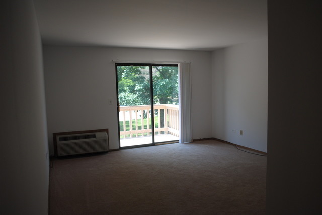 Building Photo - 33535 N Royal Oak Ln
