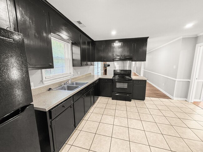 Building Photo - Nice 3 Bedroom Ranch