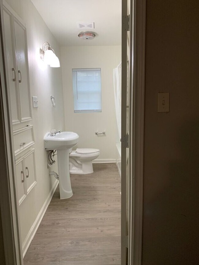 Foto del edificio - 4308 Roberts- House **COMING SOON**