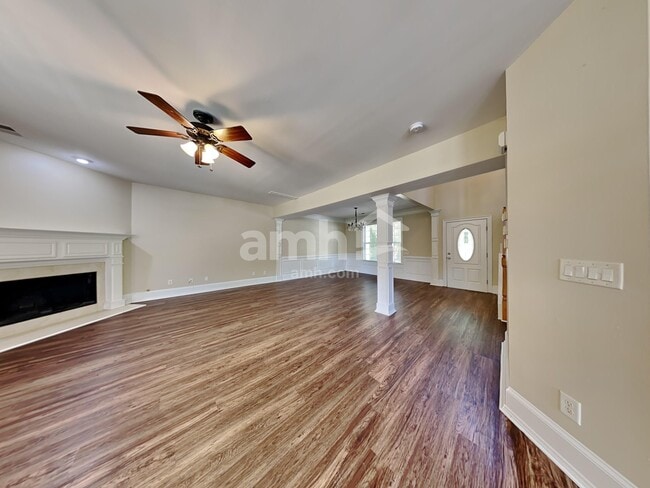 Building Photo - 402 Grandiflora Dr