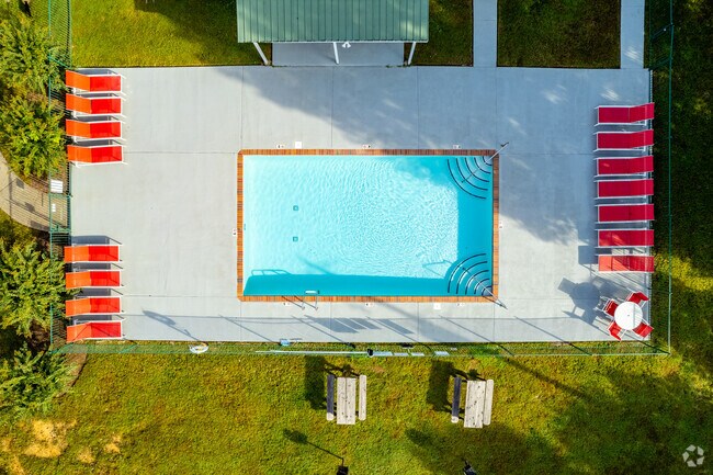 Piscina - The Trails of Dickson Apartment Homes