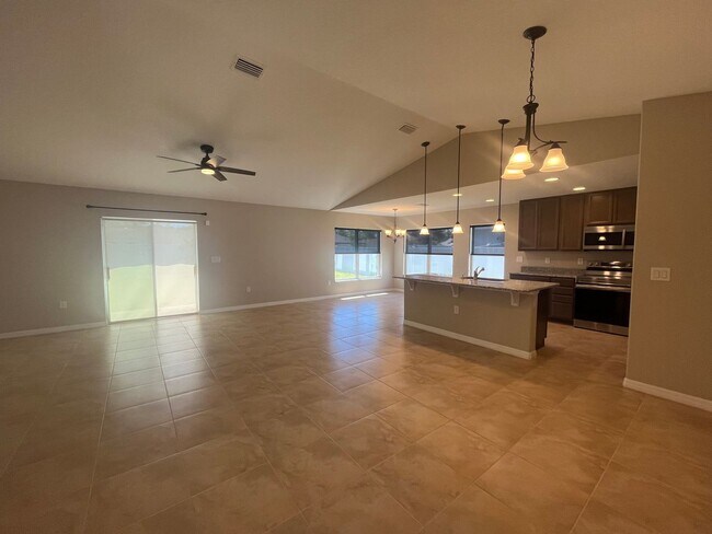 Foto del edificio - Newer Home with Fenced in Yard!!