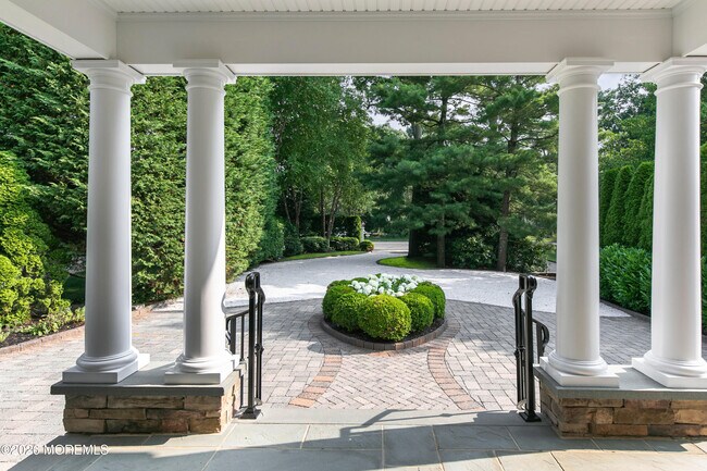 Foto del edificio - 619 Beacon Blvd