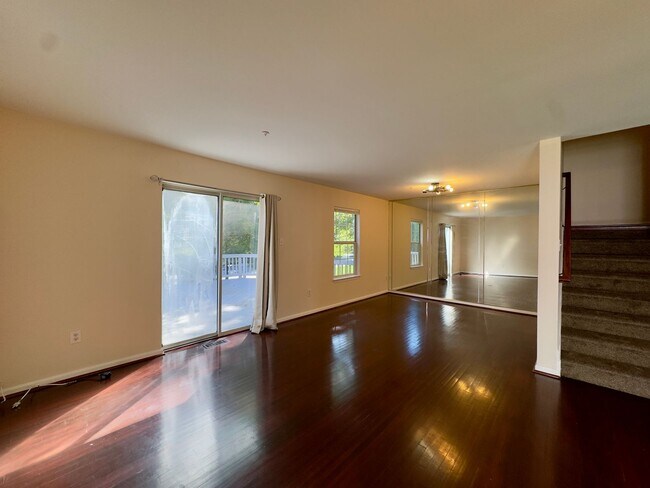 Building Photo - Charming 3 Bedroom/2.5 Bathroom Townhome in Randallstown, MD!
