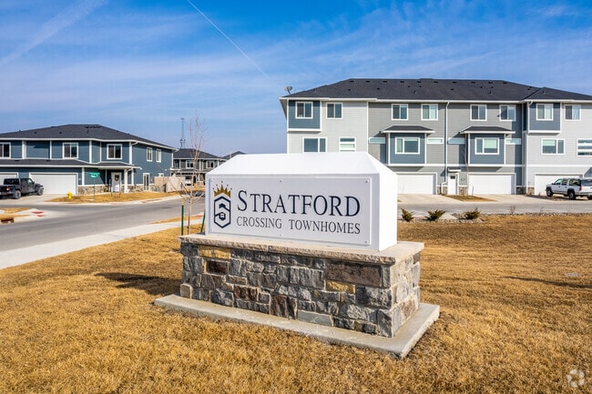 Building Photo - Stratford Crossing Flats Townhomes