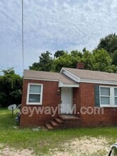 Building Photo - 3137 Lake Forest Dr