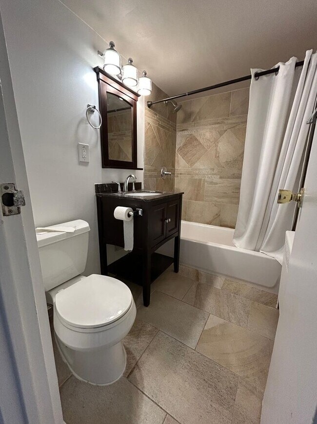 Building Photo - Charming 2BR Condo in Foggy Bottom