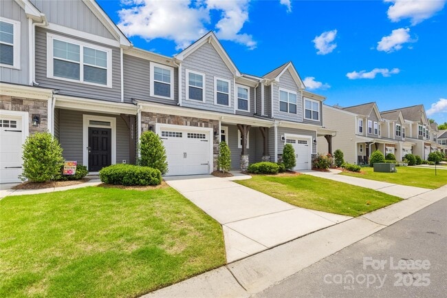 Building Photo - 15013 Savannah Hall Dr