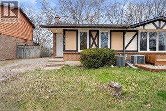 Building Photo - 8059 Aintree Dr