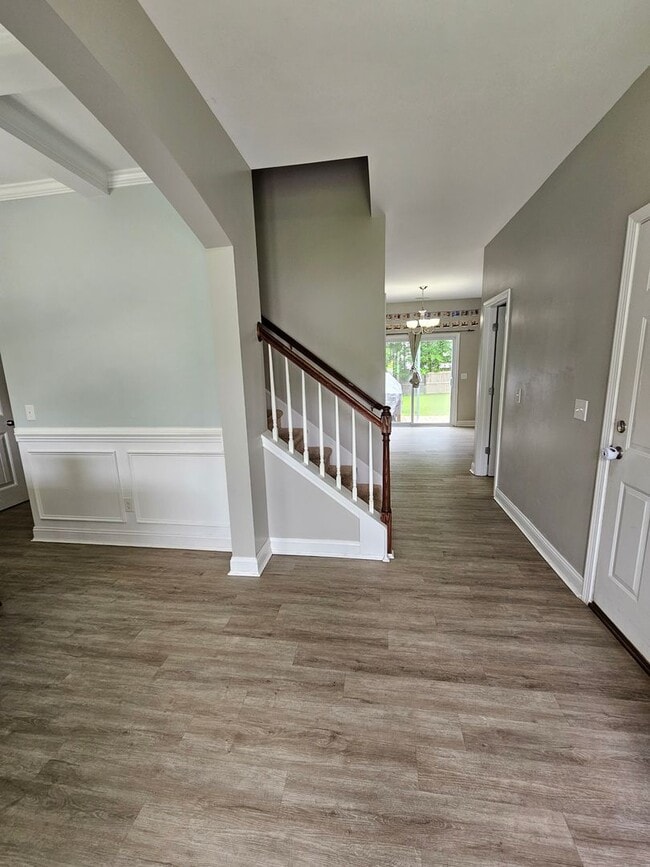 Building Photo - Gorgeous and Spacious 4 Bedroom Home!
