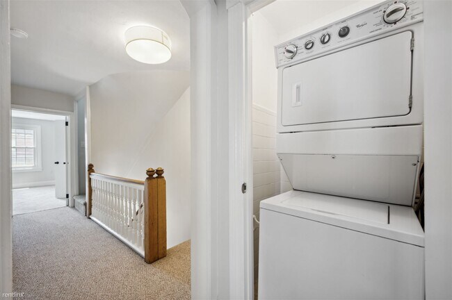 Foto del edificio - 3 br, 1 bath Duplex - 243 Morgan Street 2