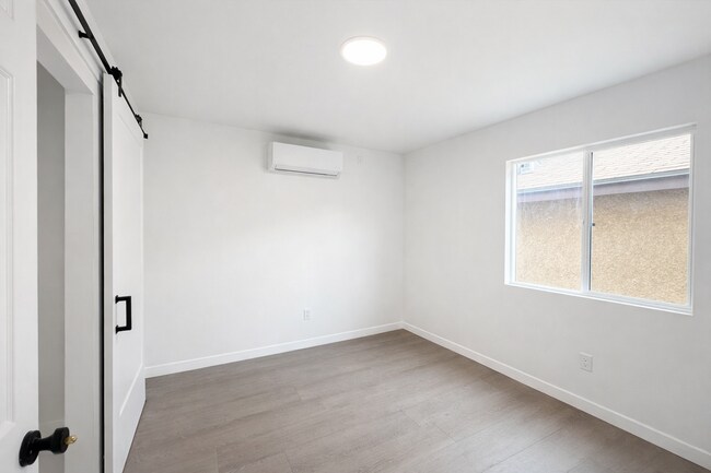 Foto del edificio - 6907 Noble