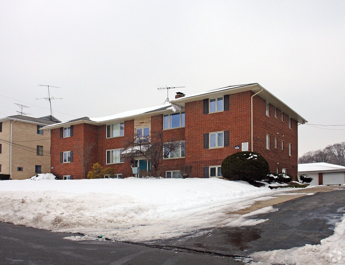 Building Photo - 502 Treeside Dr
