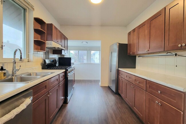 Building Photo - 86 E Fort Lee Rd
