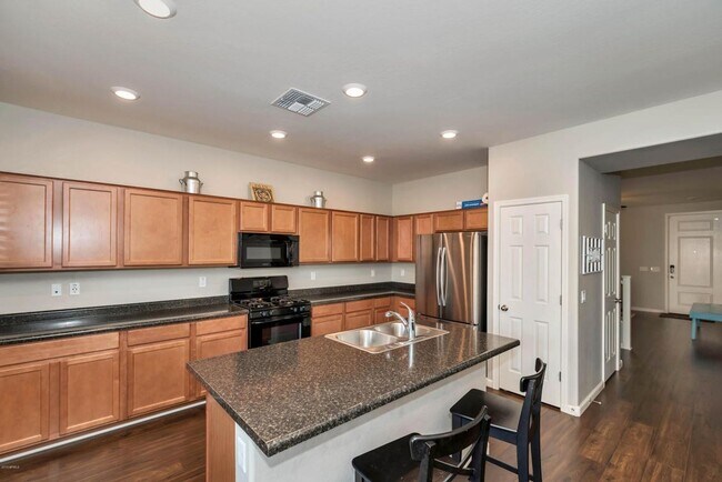 Building Photo - Spacious 5 Bedroom Home in Beautiful Chand...