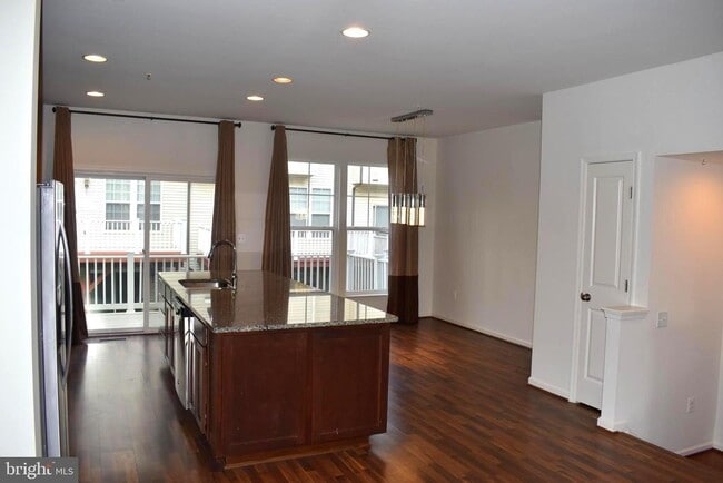 Foto del edificio - 22455 Glenbow Way