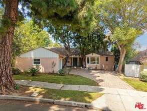 Building Photo - 9149 Hillsboro Dr