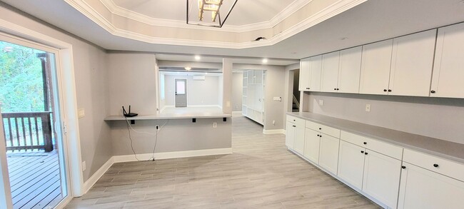 Building Photo - Stylish Basement Rental with Private Ameni...