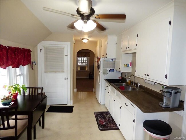 Upper kitchen - 119 Lincoln Ave