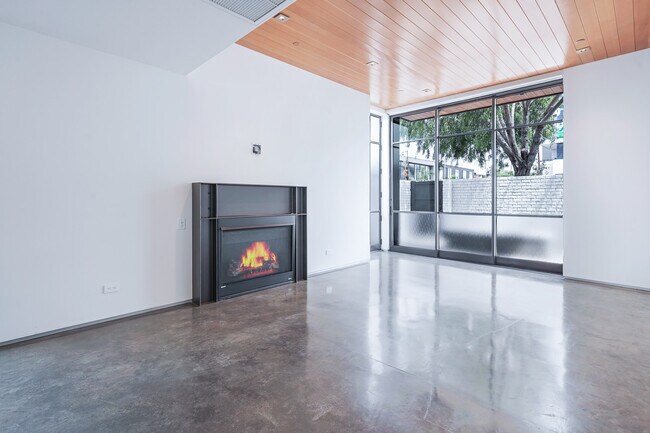 Foto del edificio - 521 Rose Ave