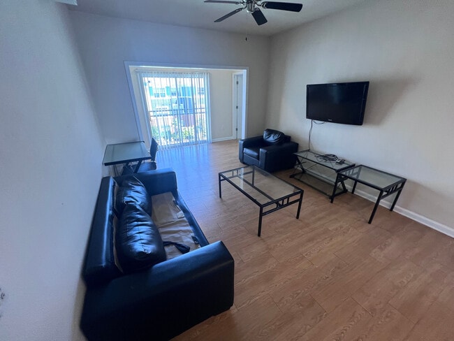Building Photo - Room in Apartment on Education Way