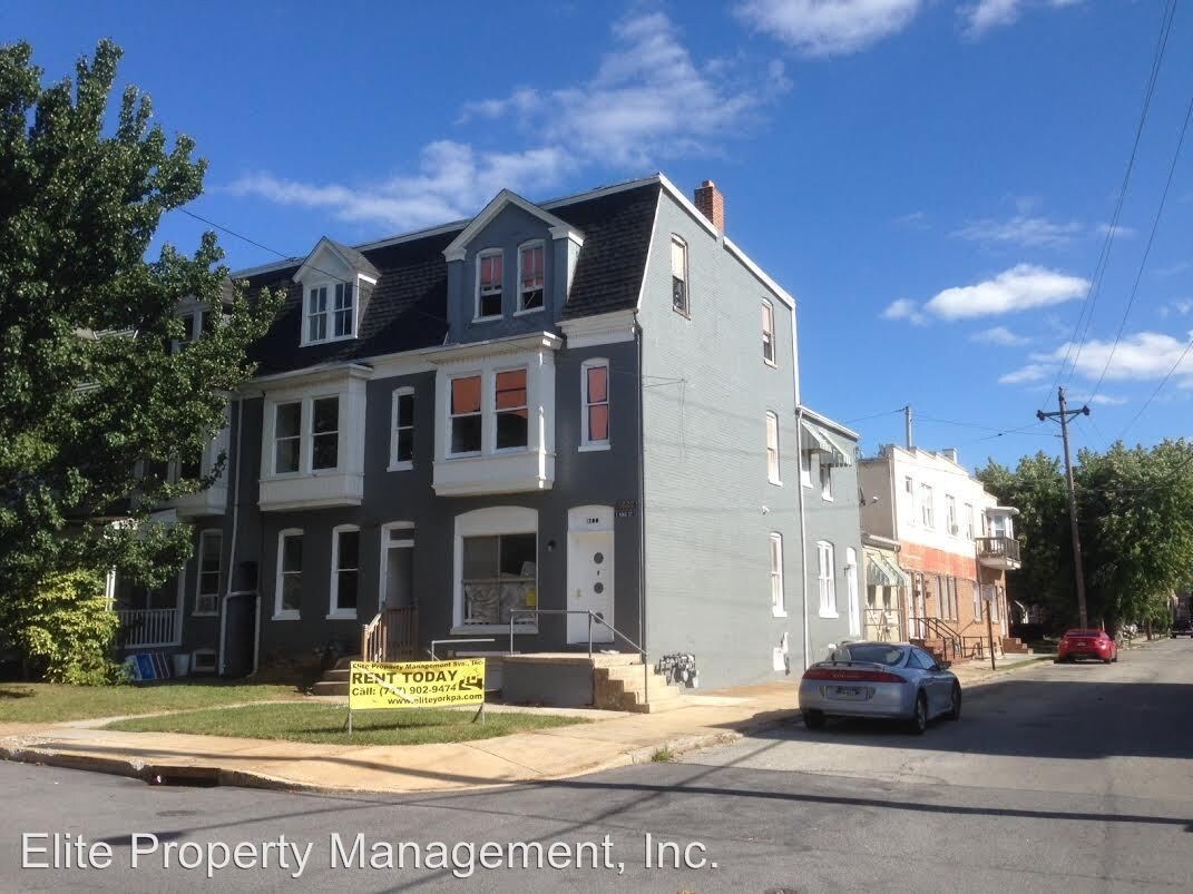 Primary Photo - 3 br, 1 bath House - 1202 E. King St., Apt. 2