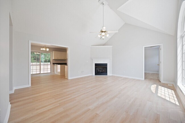 Foto del edificio - Freshly painted 3-bedroom 2-bath home in A...